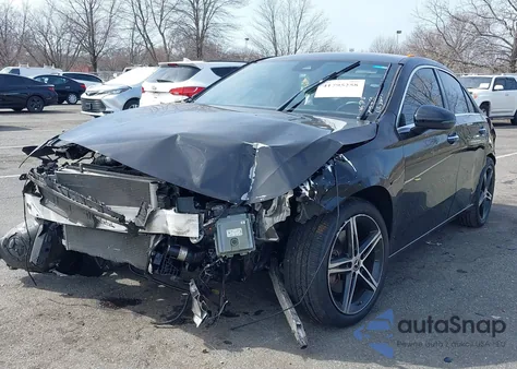 2022 Mercedes-Benz A 220 4Matic z USA, uszkodzony, nr VIN W1K3G4FB1NJ361754